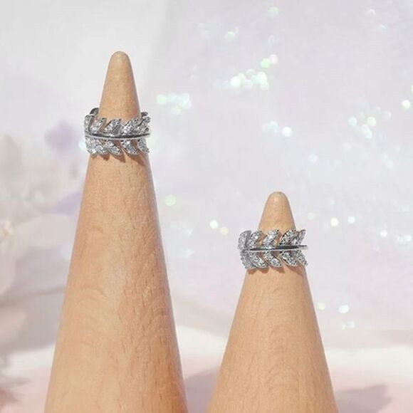 Round Floral Leaf Silver huggie hoop earring’s  in 925 and cubic zirconia - Picture 3 of 3
